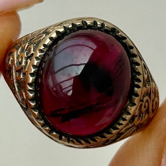 Vintage 9K Gold Garnet Cabochon Ring In Floral Setting Size 6.75 - Picture 16 of 16